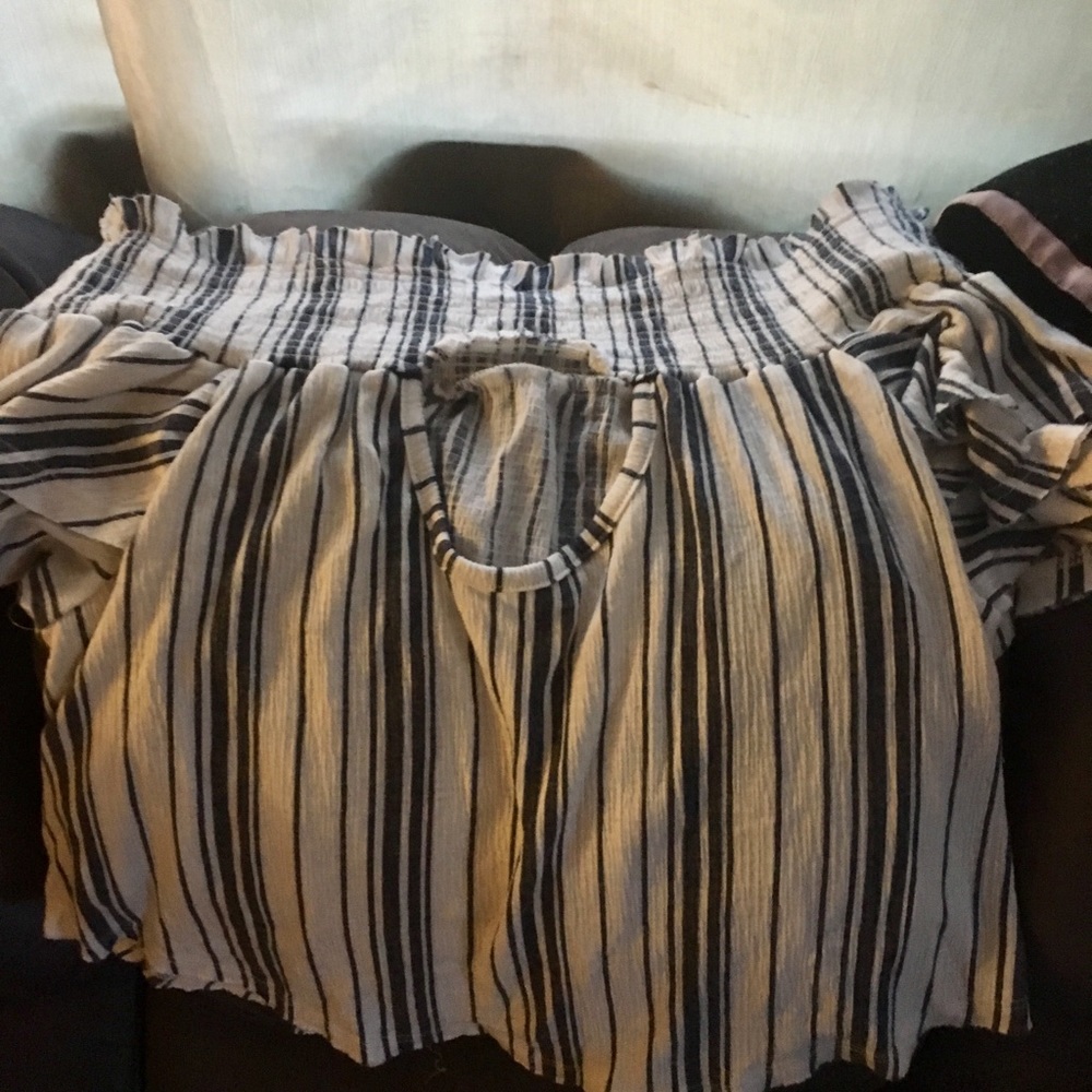 Top size small - Picture 2 of 3